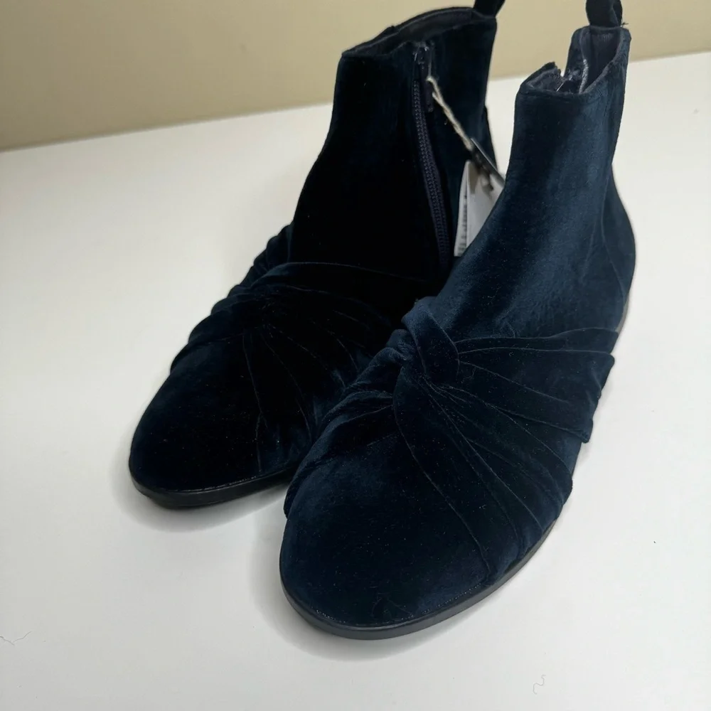 Zara Girls Velvet Navy Blue Ankle zip up Booties